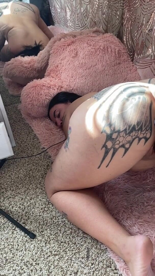 MzKiTTy91: Pawg zezadu šukacím strojem s robertkem