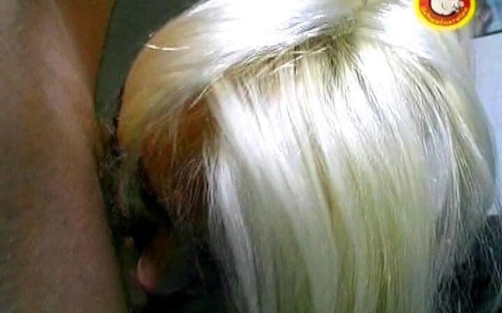 German's MILF: Alemã loira milf tem grande facial em sexo a três