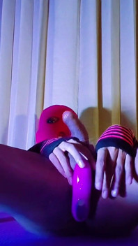 Balaclava Mască roz Sissy Dyed Hair Joc cu un vibrator
