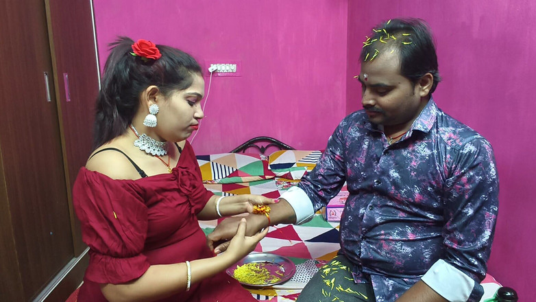 Sona bhabhi: Indischer stiefbruder und stiefschweder sex in Rakhiya bandhan Tag