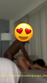 部屋の向こう側から聞こえるほど濡れた猫