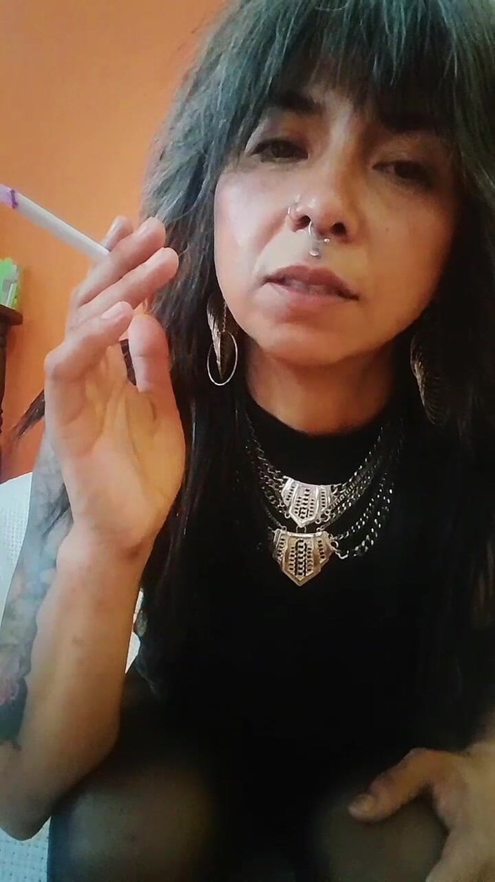 Casia Castro: Rehat asap – mari bermain dengan saya
