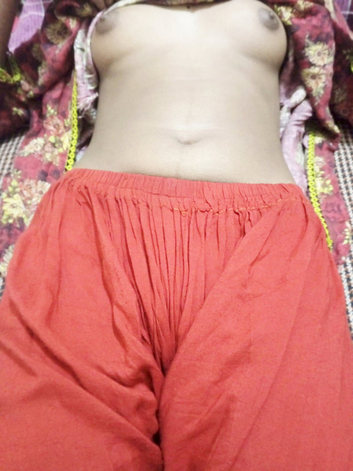 Small Baby: Une desi pakistanaise se fait baiser pour la première fois...