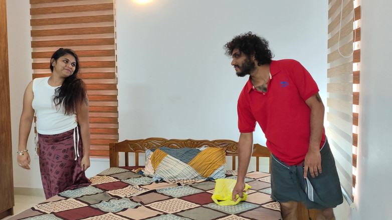 Vaigavarun45: Mädchen und Elektriker ficken heiß, während sie allein zu hause...