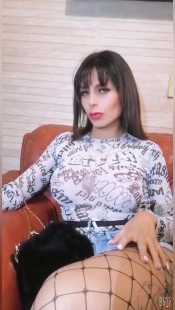 Barbietransxxxx: tranny giving oral sex to a friend