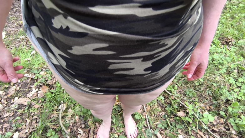 Bouncy Tits Action: Treinamento de escravos na floresta