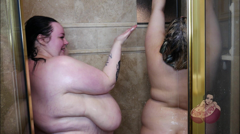 Peyton Thomas: Keseronokan mandi lesbian