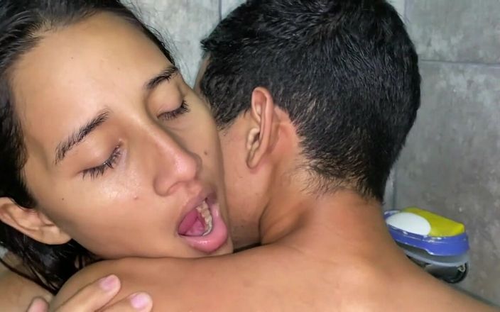 ANDREINA: Mungo le sue grandi tette per la mia sorellastra la...