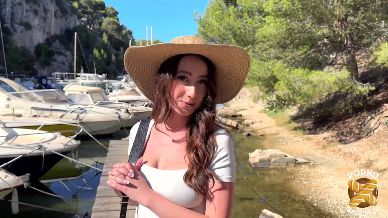 Porno Baguette: Hellolimoon, ładna dziewczyna, potrzebuje ostrego seksu!