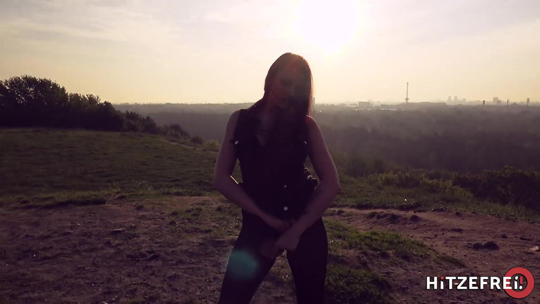 Hitzefrei: Obciąganie na stacji kolejowej, jebanie o wschodzie słońca