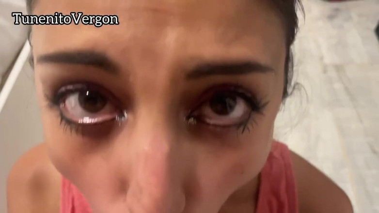 Tunenitovergon: 喉が深くなり、彼女の顔にミルクを注いだ!