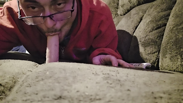 Little Donovan: Ich blase meinen dildo