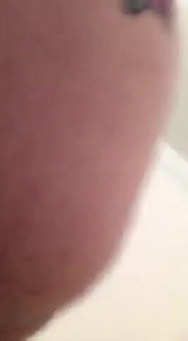 Curvyliz9: Joc anal la duș