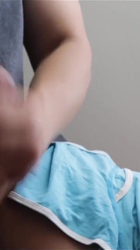 Matt compró un par de mi ropa interior usada y una inyección de semen