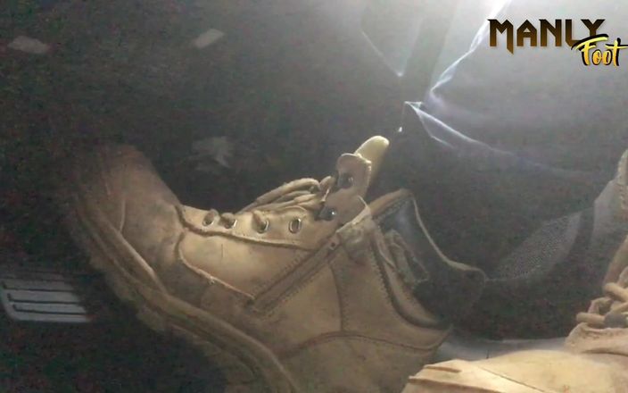 Manly foot: Pedal ke logam - pedal sepatu bot kotor mendorong kesenangan