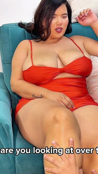 La Sexy MILF Riceve Un Massaggio Ai Piedi Dal Figliastro E Finiscono per Fare Sesso Selvaggio.