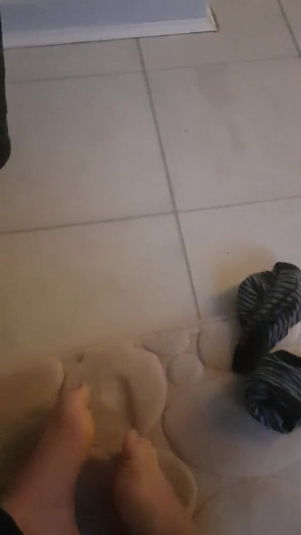 Faith's Feet Fetish: Faiths fußfetisch - ich ziehe meine socken nach einem langen tag...
