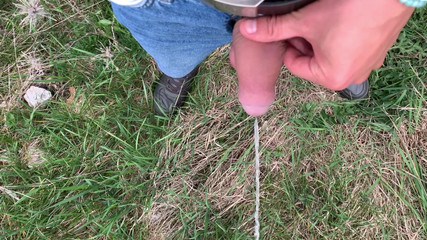 Idmir Sugary: 未割包皮的鸡巴在蛋蛋上撒尿 4k