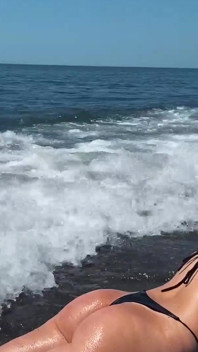 The Sound of Waves and Ass, What Else Do You Need for Happiness?