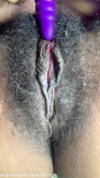 Close up , merangsang klitoris besarku creaming memek berbulu