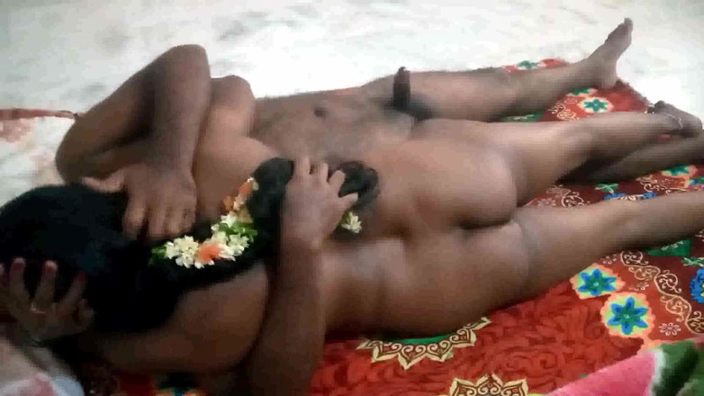 Desi palace: Sesso indiano fatto in casa con moglie sexy
