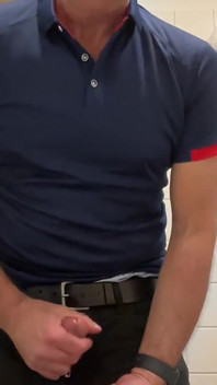 Jsem nadržená, tak jsem si vyhoněla na veřejné toaletě