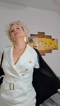 Hoy la milf Sofy celebra su travieso cumpleaños