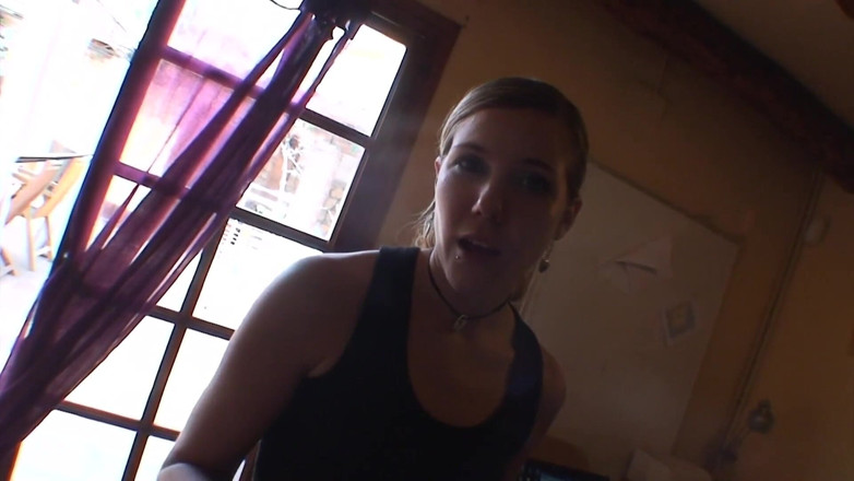 TeenXXX Stories: Yaiza Del Mar, blondă cu țâțe naturale ia o muie profundă și...