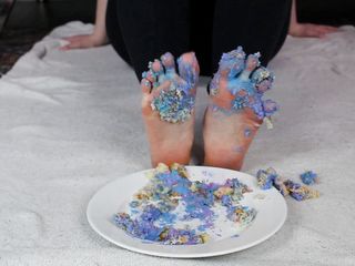 Emma Lilly clips: Smashing cupcakes with my toes