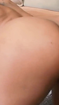 Mya Mason to dělá
