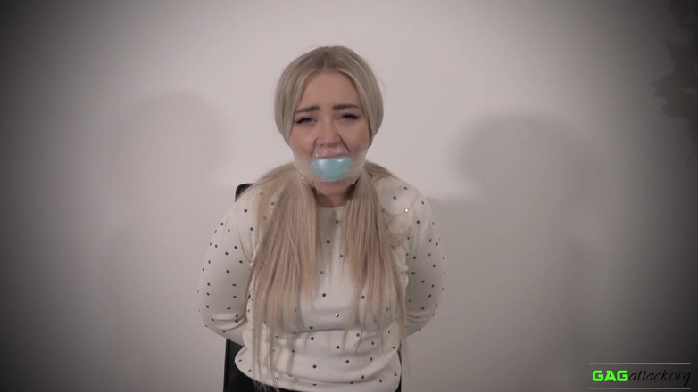 Gag Attack: Aubrey - engasgos com fita clara