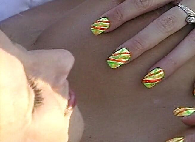 Public Lust: Мілфа з великими цицьками розставляє ноги і отримує трах в її дупу на відкритому повітрі