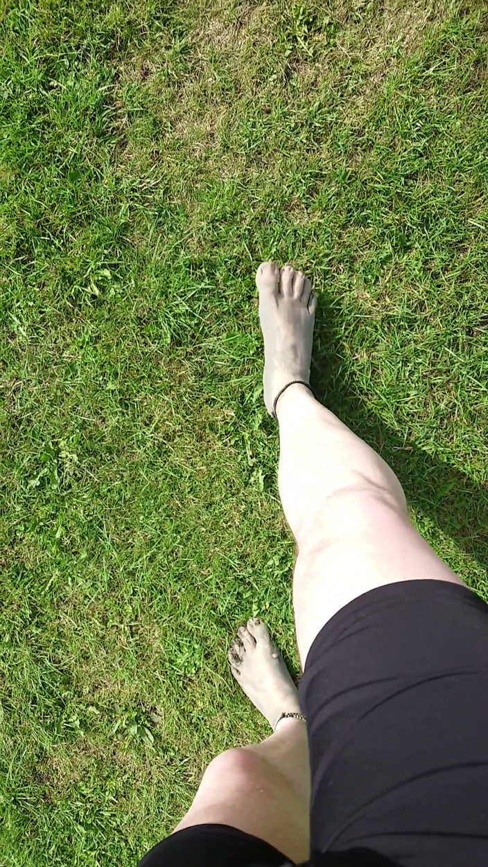 Footfetish: Beach Walk with Dirty Feet