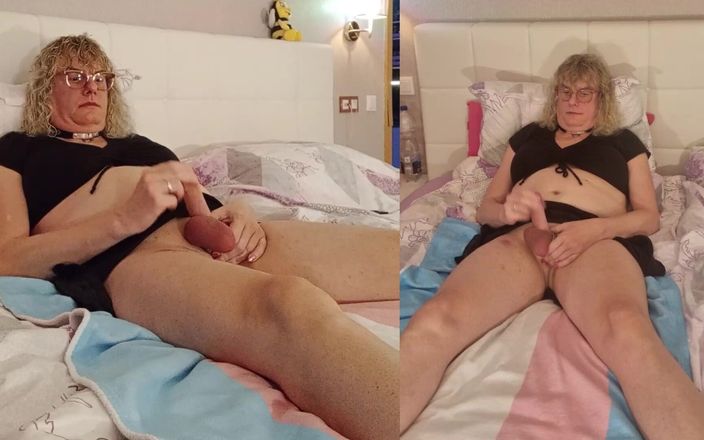 TSLillySophie: TS Lilly Sophie अपने बिस्तर पर अपनी गर्ल्सडिक के साथ खेल रही है