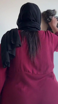 Arabisches zimmermÃ¤dchen putzt mein zimmer &zeigt mir ihren riesigen arsch und ihre riesigen möpse!