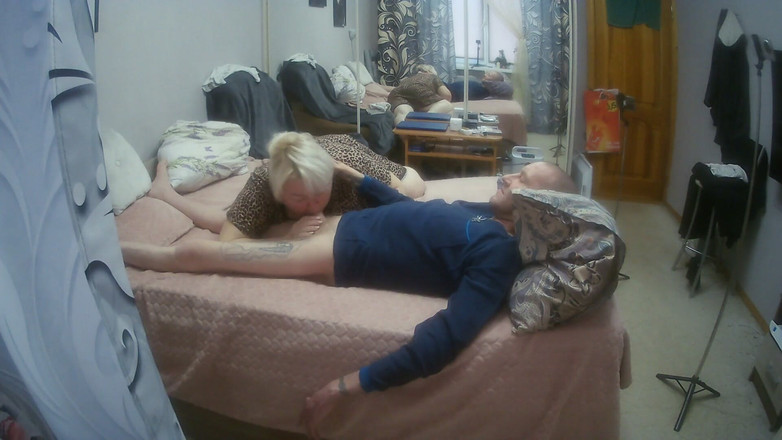 Zona901: Mi madrastra interrumpió mi trabajo de mano, me dio una...