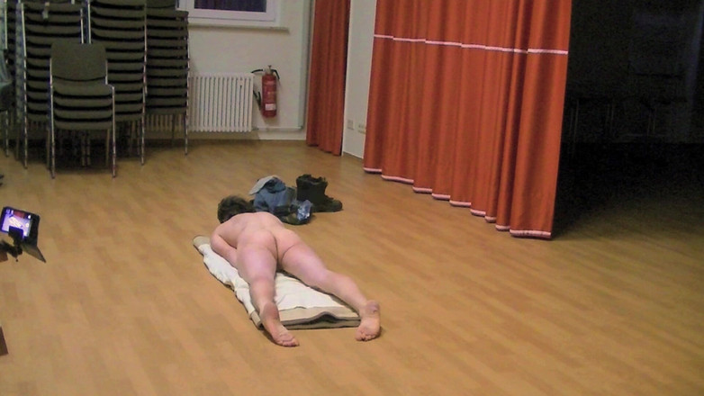 Mark Hannes: Masturbação nua com a corcunda em uma prefeitura