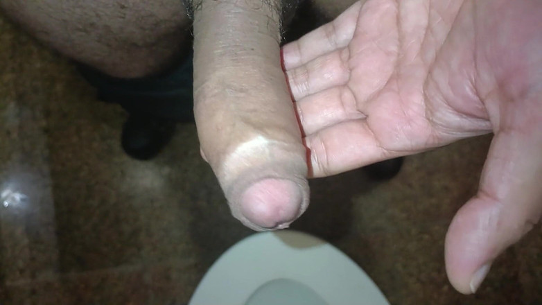 Desi shikha: Masturbare cu tip indian în toaletă