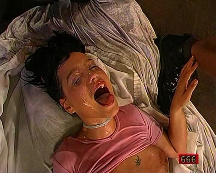 Piss Lover: 小便口交情侣在钢棒吞精 ggg john thompson