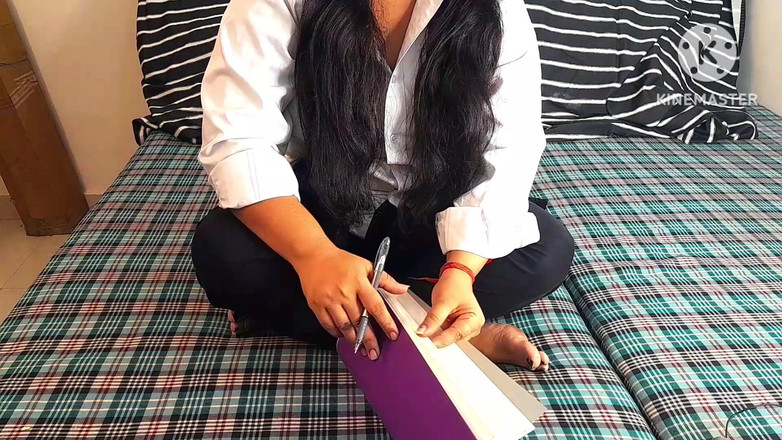 Salmaan001: 继妹在节庆中用印地语送来一份特殊礼物