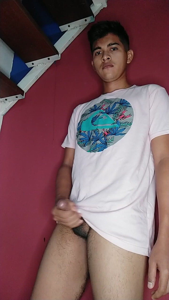 Viral boys: Alan Tokers masturbuje się o świcie