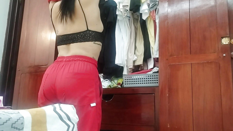 irina69star: Горничная с большой меняет сексуальный наряд