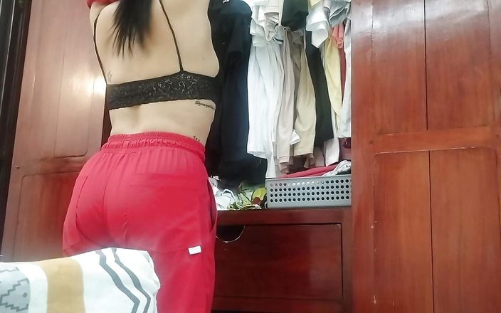 irina69star: デカ尻メイドチェンジセクシーな衣装