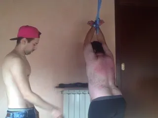 Solo para azotar a mi esclavo