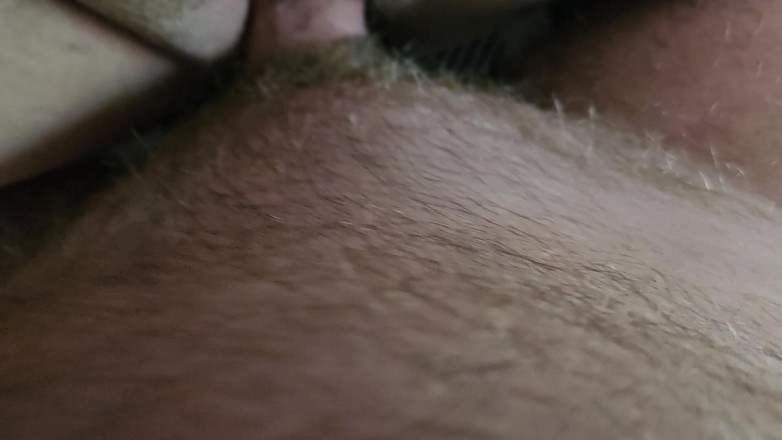 MamaXXXBear: La miLF formosa si fa sfondare da vicino la figa...