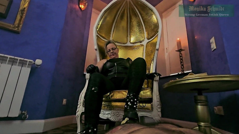 Strict Senz: Monika Schmidt potraviny drcení plivání bootworship verbální ponížení sph v...