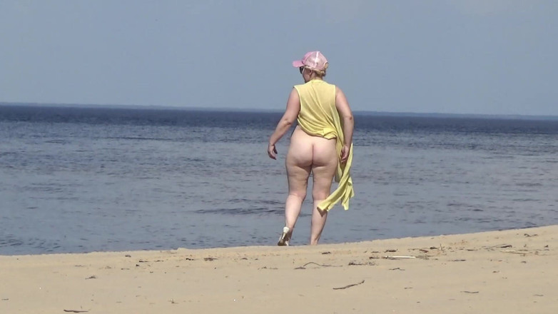 RedRoseRus: Donna Succosa Che Cammina Nuda Sulla Spiaggia