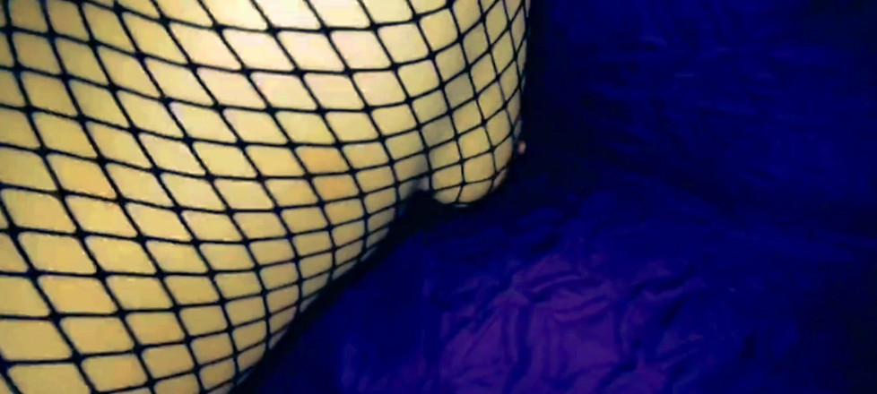 Hotlia: La moglie con un bel culo prende un grosso cazzo...