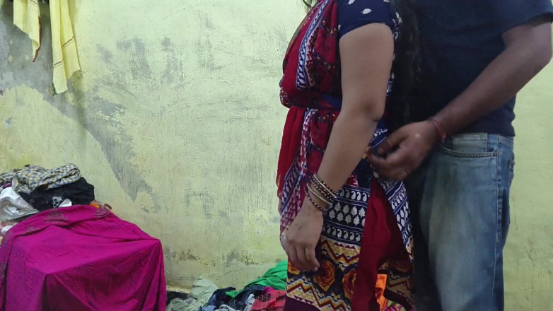 Mumbai Ashu: Deixou o salvamento de roupas em casa