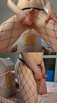 Irrumare ts femboy катається на ділдо на веб-камеру та кінчає